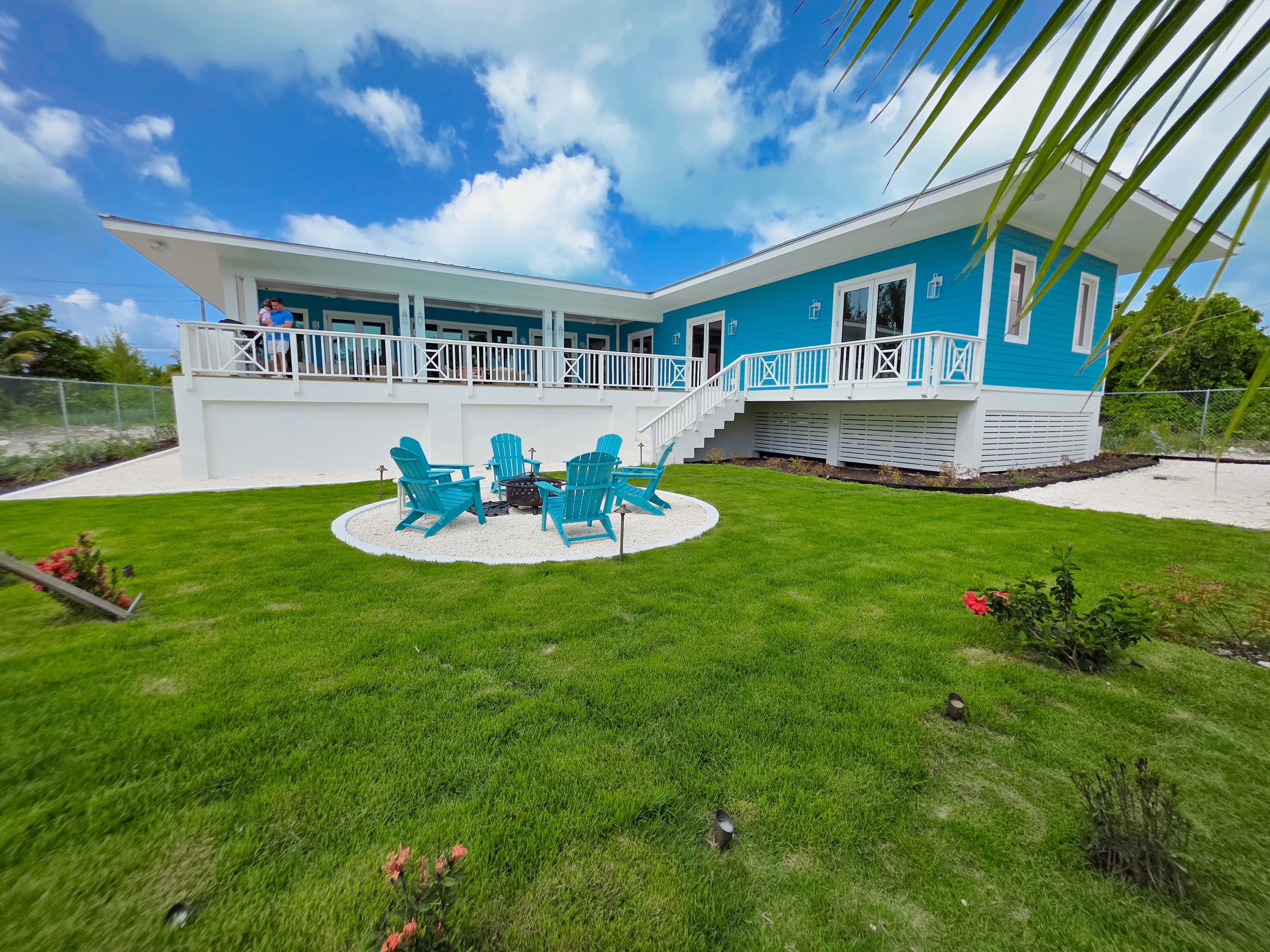 Sandy Toes villa pool and outdoor lounge